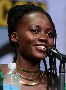 Lupita Nyong’o spielt Maz Kanata.