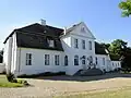 Gut Luplow, von 1292 bis 1945 im Besitz der Familie, das Gutshaus erbaut um 1730