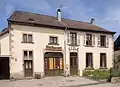Schule und Bäckerei
