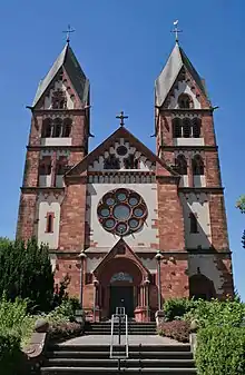 Die katholische Pfarr- und Wallfahrtskirche St. Lutwinus in Mettlach im Jahr 2006