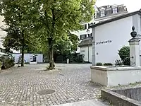 Ansicht des ganzen Hofs
