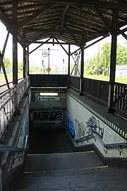 Bahnsteigüberdachung mit Unterführung