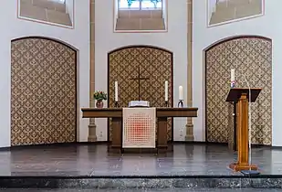 Chor mit Altar (Schön­hagen um 1939) und Teppich­malereien