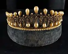 Perlendiadem der bayrischen Königin, sog. „Liebesknoten“-Diadem (Münchner Residenz, Schatzkammer)