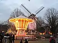 Weihnachtsmarkt und illuminierte Bauwerke