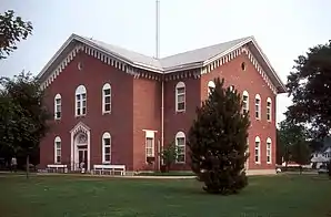 Das Macon County Courthouse in Macon, gelistet im NRHP Nr. 78001668