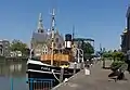 Schlepper (de Furie) und Kirche