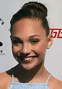 Jenna Ortega spielt Vada Cavell, Maddie Zieglerspielt ihre Mitschülerin Mia Reed
