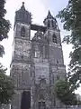 Die heutige Westfassade des Magdeburger Doms, die Max Rosdeutscher von 1926 bis 1928 als Dombaumeister restaurierte (Bild von 2004)