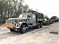 Militär-Zugmaschine mit Anhänger