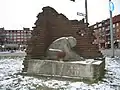 Mahnmal für die Opfer des Feuersturms in Hamburg. Ursprünglich nach Westen ausgerichtet.