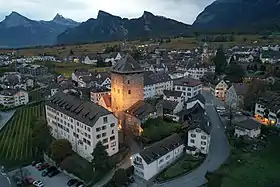 Maienfeld, Sicht von Osten, im Vordergrund Schloss Brandis
