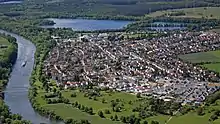 Luftbild mit Ortsteil, Main und Umgebung