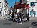 Maiprozesion beim Einbiegen in die Mengener Straße in Scheer