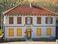 Rathaus und Schule