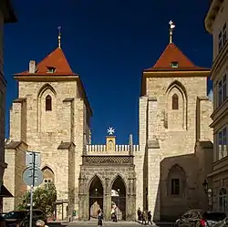Eingangsportal an der Lázeňská-Straße