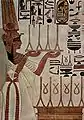 Königin Nefertari in QV66 mit Gewandknoten