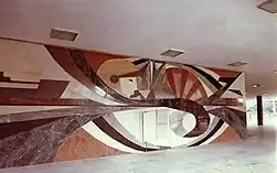 Marmorreliefwand