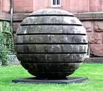 Large Sphere (2004). Skulpturengarten der Kunsthalle Mannheim
