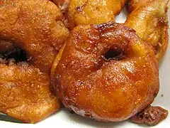 Zum Vergleich: Apple fritters (nach dem Ausbacken mit Ahornsirup getränkt)