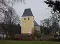 Sachgesamtheit Dorfkirche und Kirchhof Marbach mit folgenden Einzeldenkmalen: Kirche mit Ausstattung, Denkmal für die Gefallenen des Ersten Weltkrieges und Einfriedung des Kirchhofes (siehe Einzeldenkmal 08955757) sowie Kirchhof als Sachgesamtheitsteil