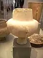 Marmorgefäß mit Ösenrippen und weit ausladendem Körper, Altes Museum: Antikensammlung Berlin