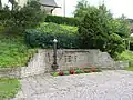 Kriegerdenkmal unterhalb der Kapelle
