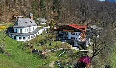 Rückansicht, daneben das Cafè Seimler