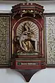 Kirche Maria Hilf Bamberg - Pietà, um 1510, inmitten der Gedenktafeln der Gefallenen der beiden Weltkriege