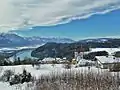 Aussicht von der Kaiserhütte im Winter – über das Rosental zu den Karawanken, in der Mitte der Mittagskogel