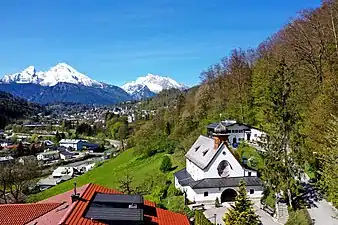 Draufsicht mit Blick nach Berchtesgaden, Watzmanngruppe und Hochkalter