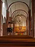 Mittelschiff mit Kanzel, Triumphkreuz und Altar
