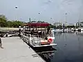Boot der Tauchbasis in der Marina da Glória