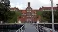Die Marineschule mit dem Bootshafen darunter (2011)