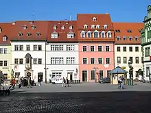 Nordseite mit der Hof-Apotheke