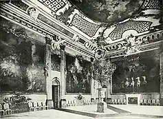 Marmorsaal mit Gemälden von van Loo, Vaillant, Leygebe u. van Thulden