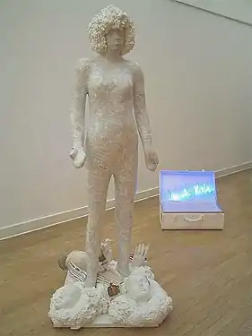 Figur und Koffer