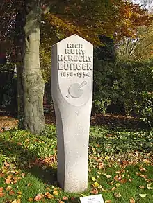 Grabmal Herbert Böttger, 1957, (Entwurf: Ewald Mataré, Ausführung: Adolf Westergerling) Friedhof Meerbusch-Büderich