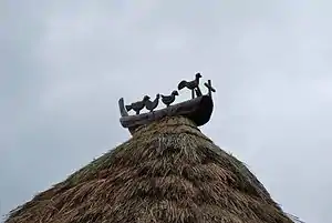 Dachschmuck der heiligen Hütte von Tumin