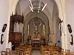 Kirchenschiff mit Blick auf den Chor
