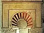 Medina Azahara, Salón Rico, maurischer Hufeisenbogen mit Alfiz und nicht konzentrischen Bogenlinien