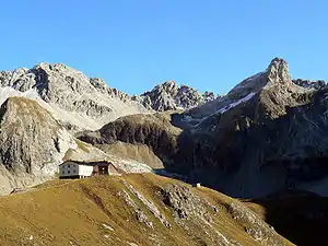 Die Memminger Hütte mit Seeköpfel