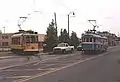Abzweig des Riverfront Loops – links ein falsch gefahrener Main-Street-Wagen, rechts die Zufahrt zum Depot