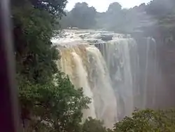Menal – Wasserfall in der Monsunzeit