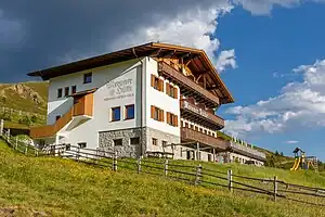 Meraner Hütte im Sommer 2018, Ansicht von Nord-Westen