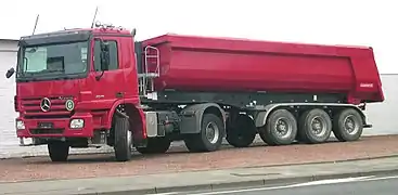 Langendorf Kippsattelauflieger