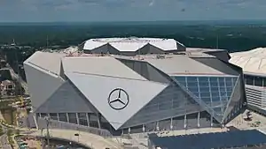Das Mercedes-Benz Stadium kurz vor der Fertigstellung (August 2017)