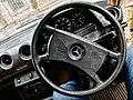 Vier-Speichen-Lenkrad eines Mercedes-Benz W123, 1980er Jahre