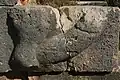 Phallus am Grabhaus von Mezgit Kalesi