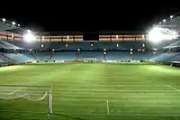 Das Stadion unter Flutlicht